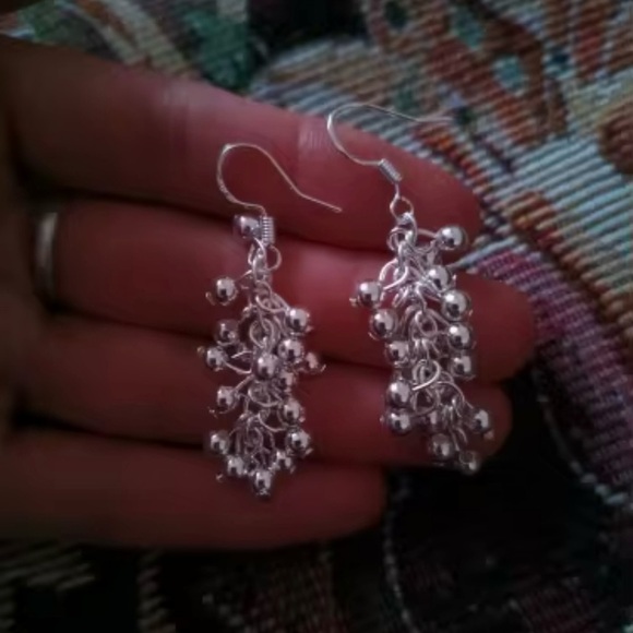 Silver Creative grape beads drop earrings for Woman - Picture 3 of 5